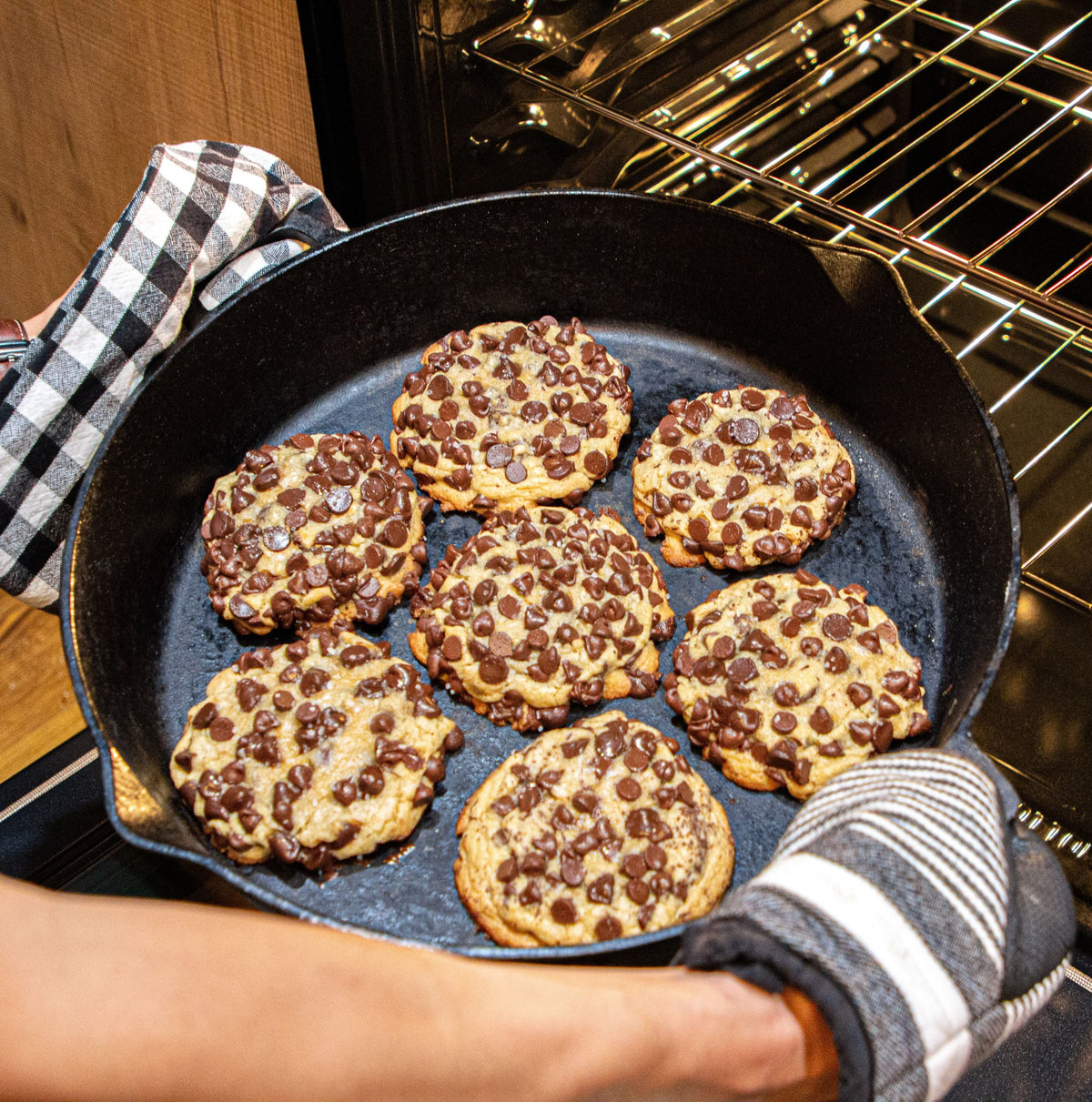 16-in Cast Iron Double-Handled Skillet
